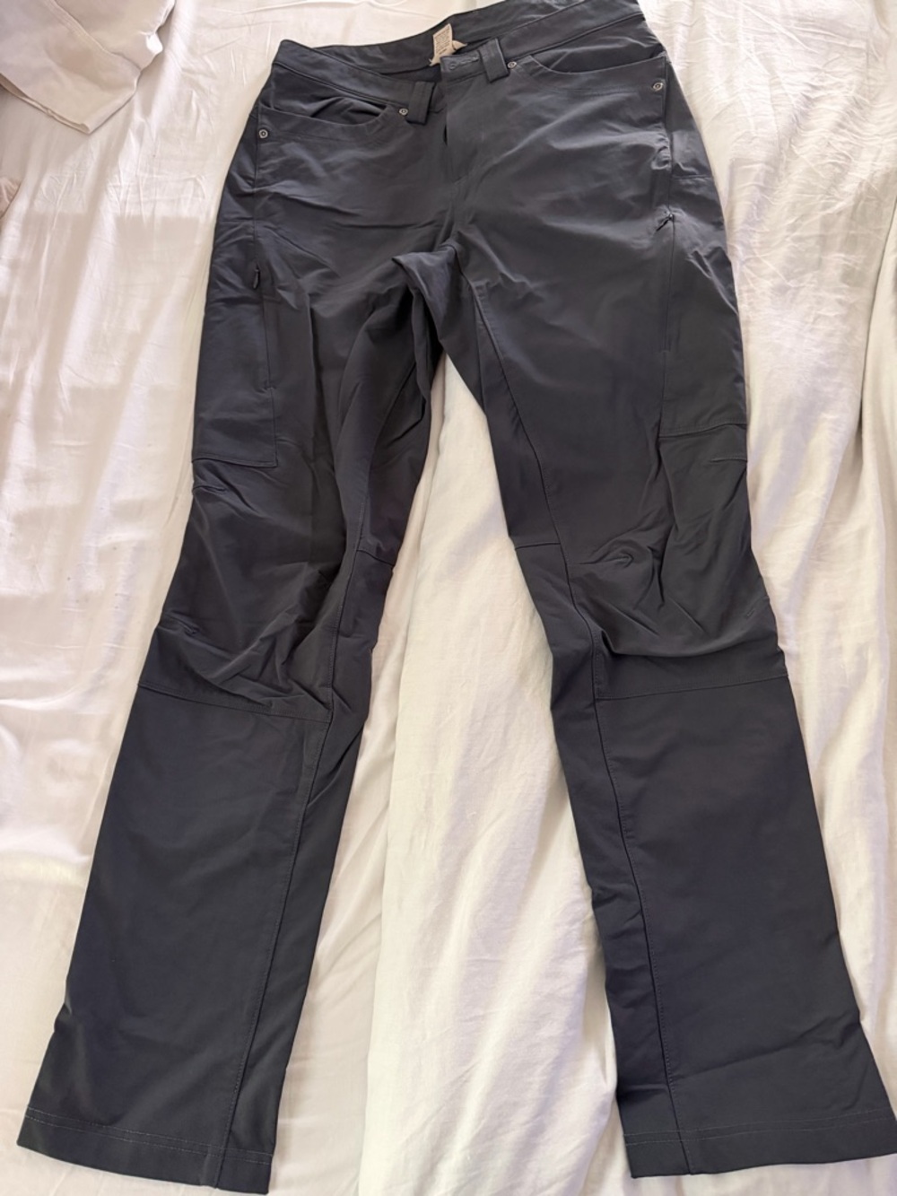 Duluth Trading Co Women's Straight Leg Pants in Black